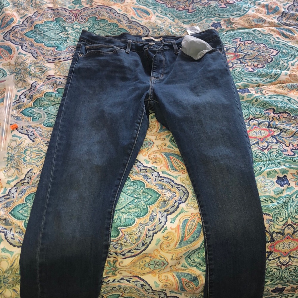 Levi’s slimming skinny jeans